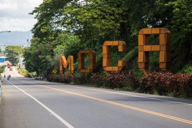 Una de las entreadas del municipio de Moca.