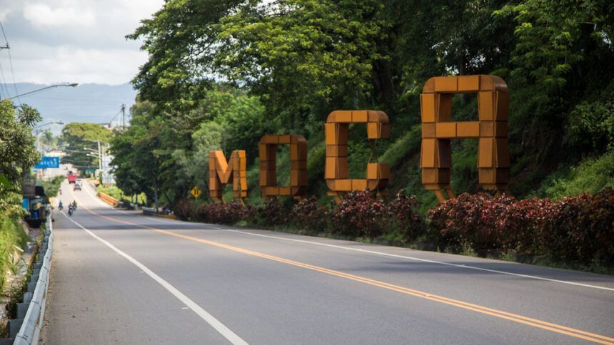 Una de las entreadas del municipio de Moca.