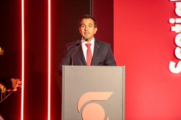 El presidente ejecutivo de Scotiabank República Dominicana y el Caribe, Jabar Singh.