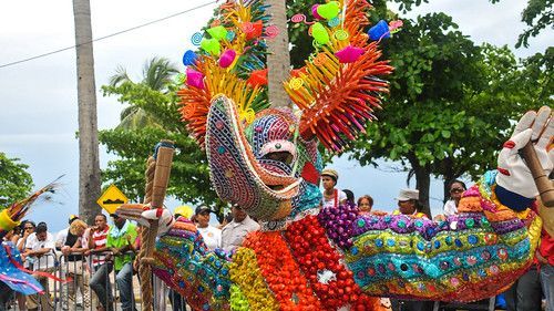 Los Lechones de Santiago son los personajes que representan esa ciudad en el carnaval dominicano.