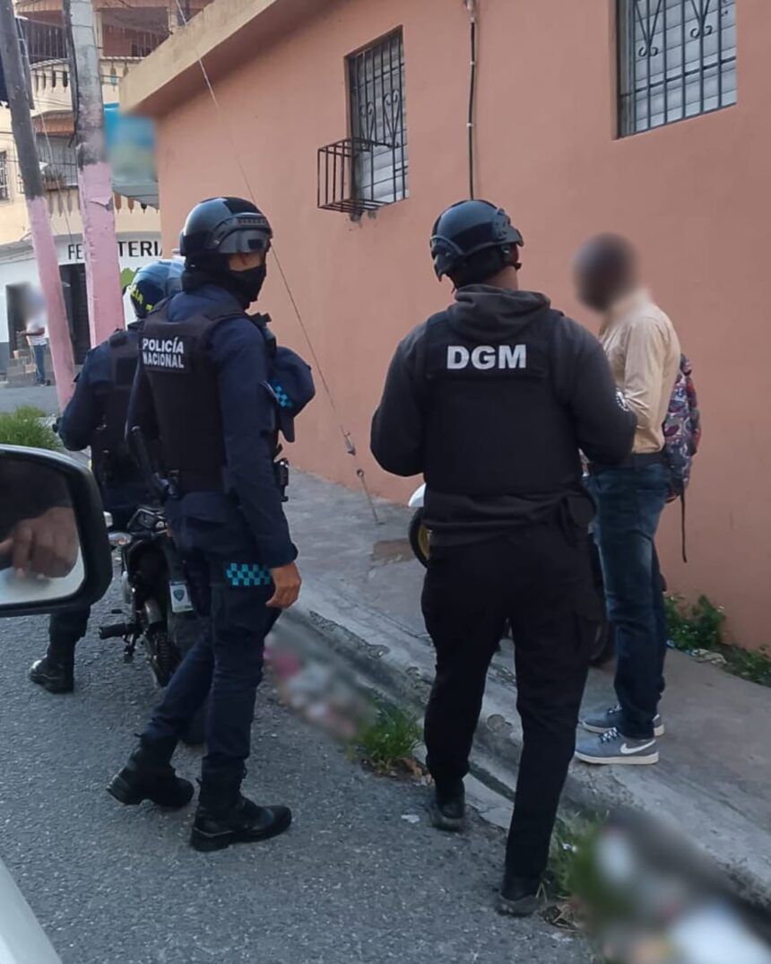 Haitianos detenidos por Migración.