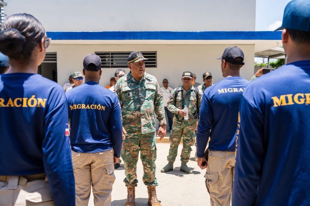 El director general de Migración, Luis Rafael Lee Ballester, en un recorrido por la frontera domínico-haitiana.