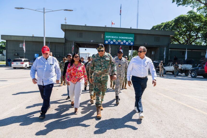 El director general de Migración, Luis Rafael Lee Ballester, en un recorrido por la frontera domínico-haitiana.