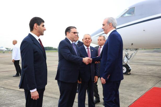 El presidente Luis Abinader llega a Panamá.