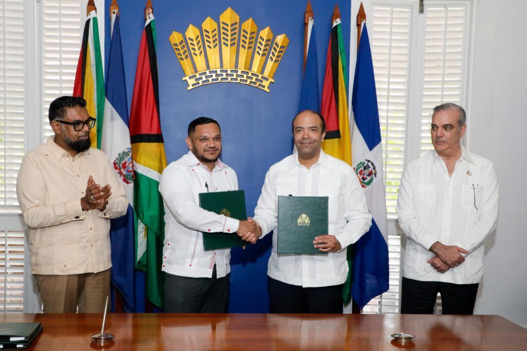Firma del acuerdo entre RD y Guyana.