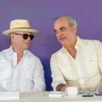 Hipólito Mejía junto a Luis Abinader.