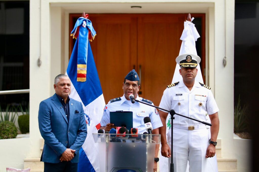 Autoridades ocupan una narcolancha al sur de Santo Domingo.
