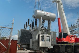 Trabajos de electriciad de Edesur.