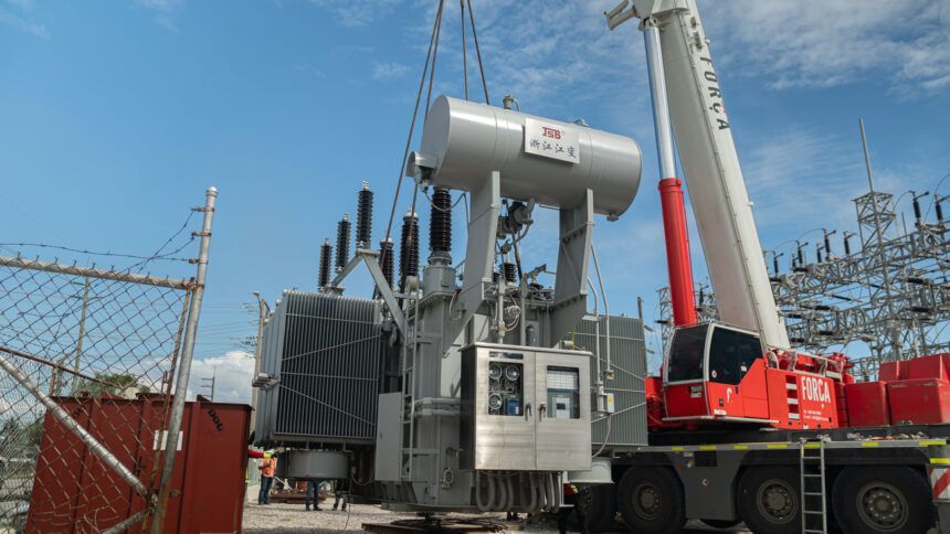 Trabajos de electriciad de Edesur.