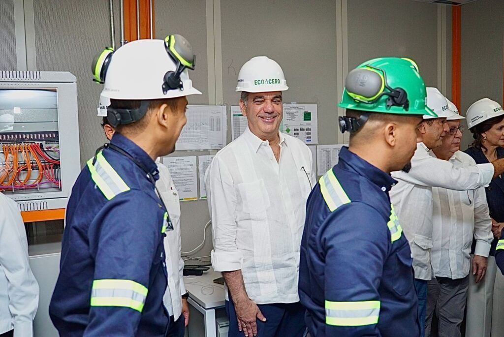 Luis Abinader en la inauguración de EcoAcero.