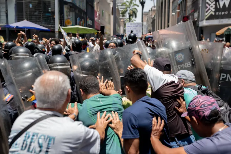 En una protesta de trabajadores en Venezuela hubo fuerte represión policial. Foto de Daniel Echeverría, 2026. Usada con autorización.