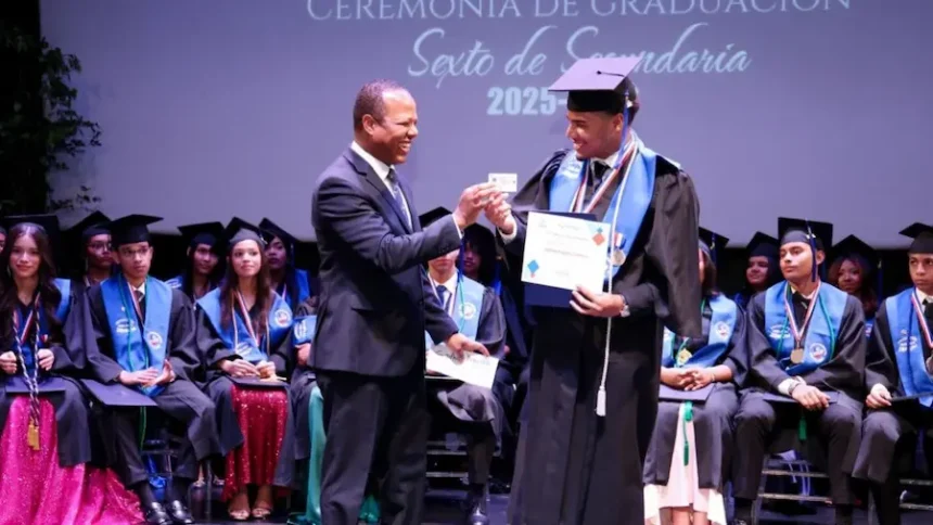 Intrant entrega carnets de aprendizaje a bachilleres del programa Guardianes del Tránsito.