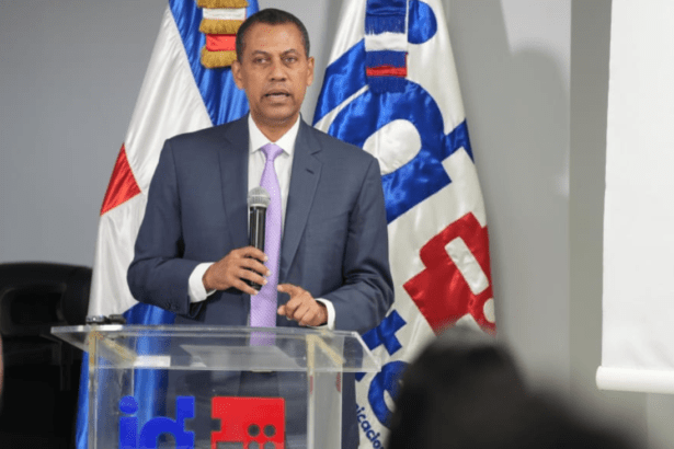 El presidente del Consejo Directivo del Instituto Dominicano de las Telecomunicaciones (Indotel), Guido Gómez Mazara.