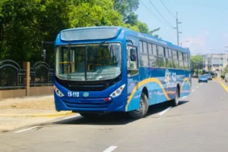 Autobús de la Operadora Metropolitana de Servicios de Autobuses (OMSA).