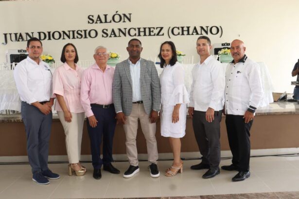 Directivos de la Asociación de Mayoristas en Provisiones de Moca (ASOMAPROM).