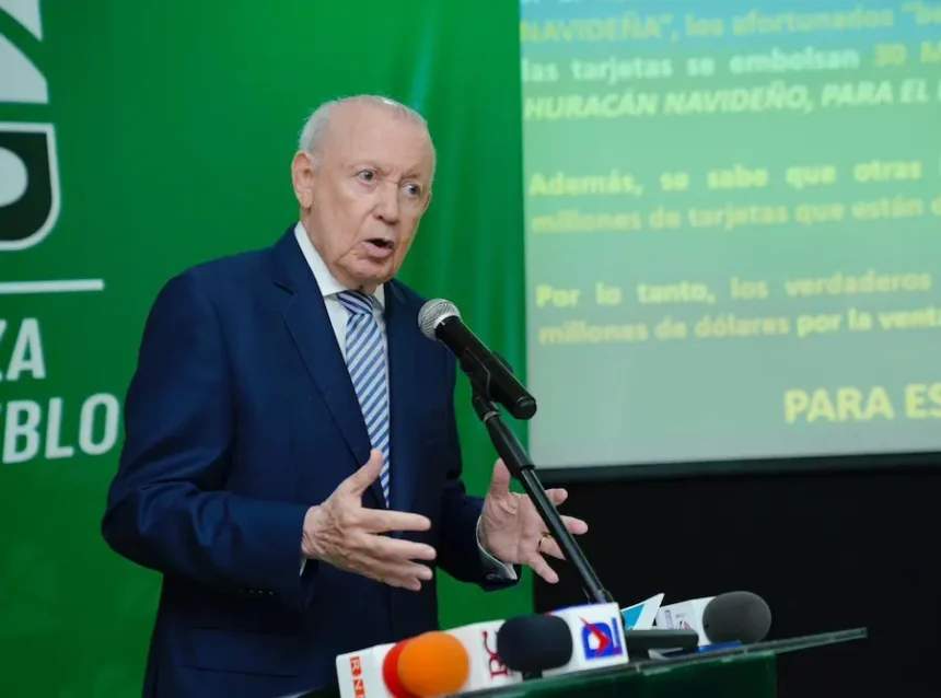 El exvicepresidente de la República y miembro de la Dirección Política de la Fuerza del Pueblo, Rafael Alburquerque.