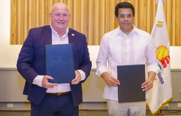 Ministro de Turismo firma acuerdo con la ITF para impulsar la movilidad turística sostenible.