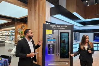 Samsung presenta refrigeradora inteligente que integra tecnología y eficiencia.
