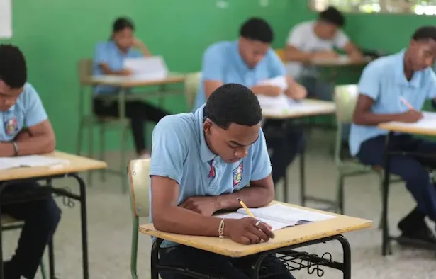 Minerd convoca a estudiantes para la segunda convocatoria de las Pruebas Nacionales.
