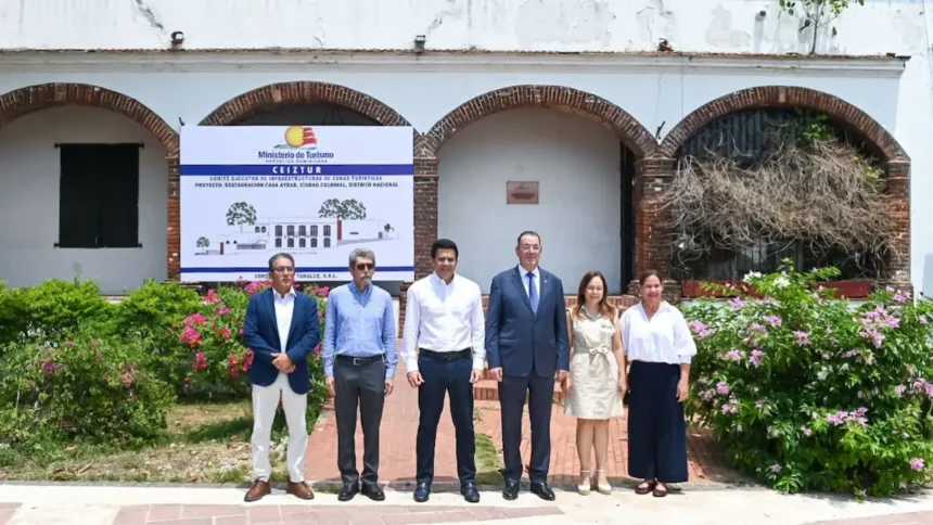 El ministro de Turismo, David Collado, inició los trabajos de restauración de Casa Aybar, ubicada en la Ciudad Colonial.