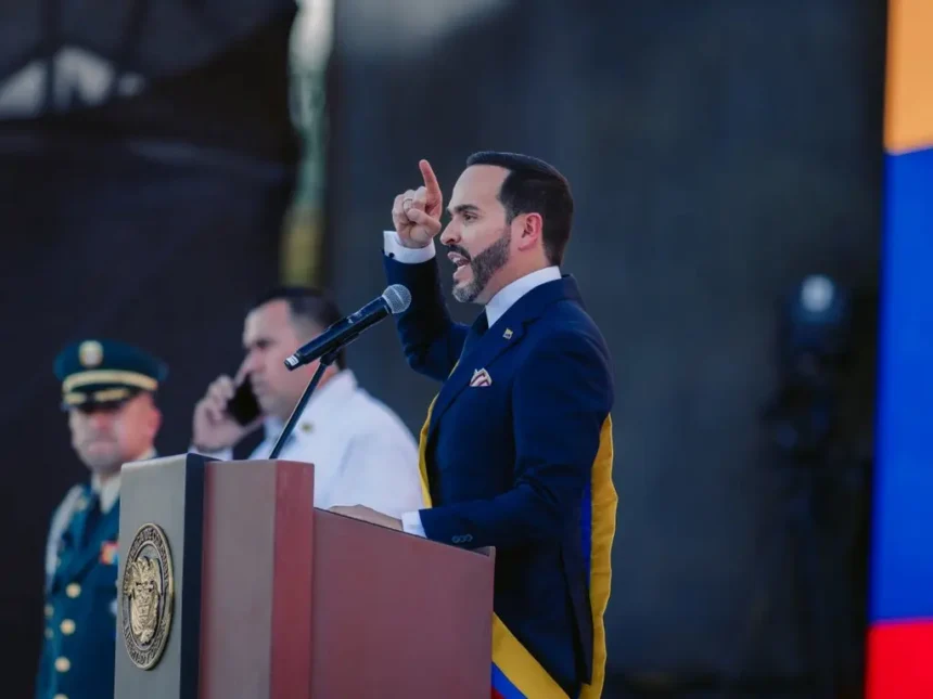 Abelardo de la Espriella al asumir la Presidencia de Colombia.