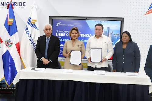 ProCompetencia y Unicaribe firman alianza para promover la cultura de competencia.