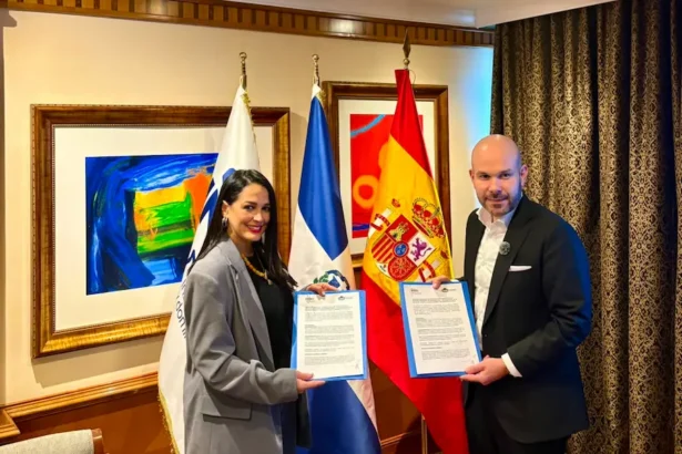 INDEX y WLO firman acuerdo para ampliar oportunidades de formación de dominicanos en el exterior.