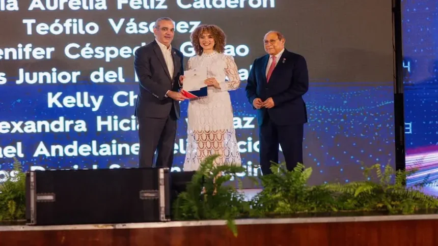 El presidente Luis Abinader entrega 1,500 becas internacionales a estudiantes.
