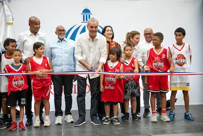 Luis Abinader inaugura instalaciones deportivas para jóvenes de Capotillo y Villa Francisca.