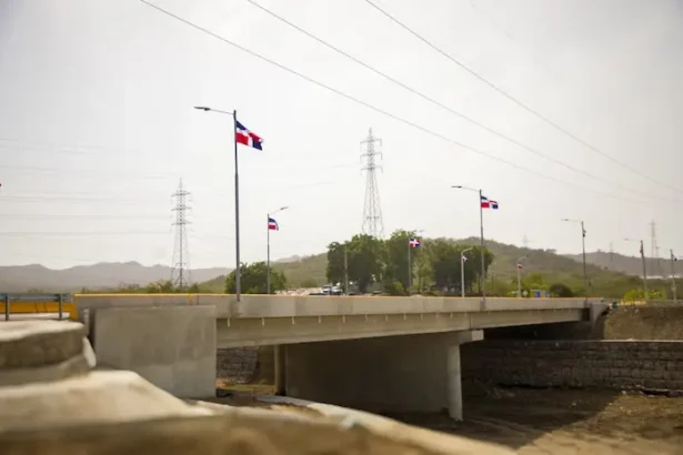 Luis Abinader inaugura puente Galeón y obras viales en Peravia.