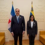 El presidente de la República Dominicana, Luis Abinader y la presidenta interina de Venezuela, Delcy Rodríguez.